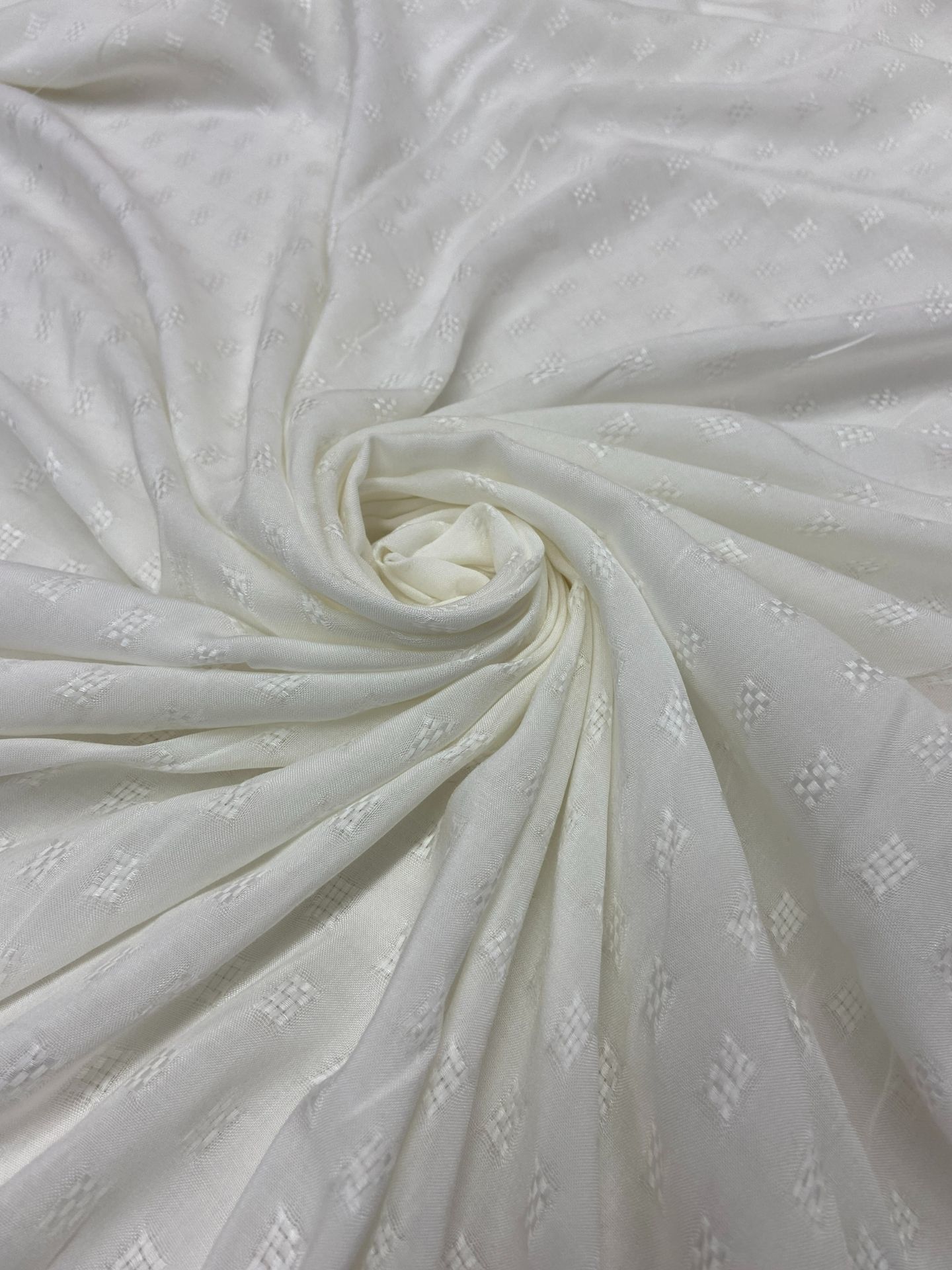 Vegan İtalyan Brokar Viskon Jakar Kumaş Off-White (col-2024-5008)