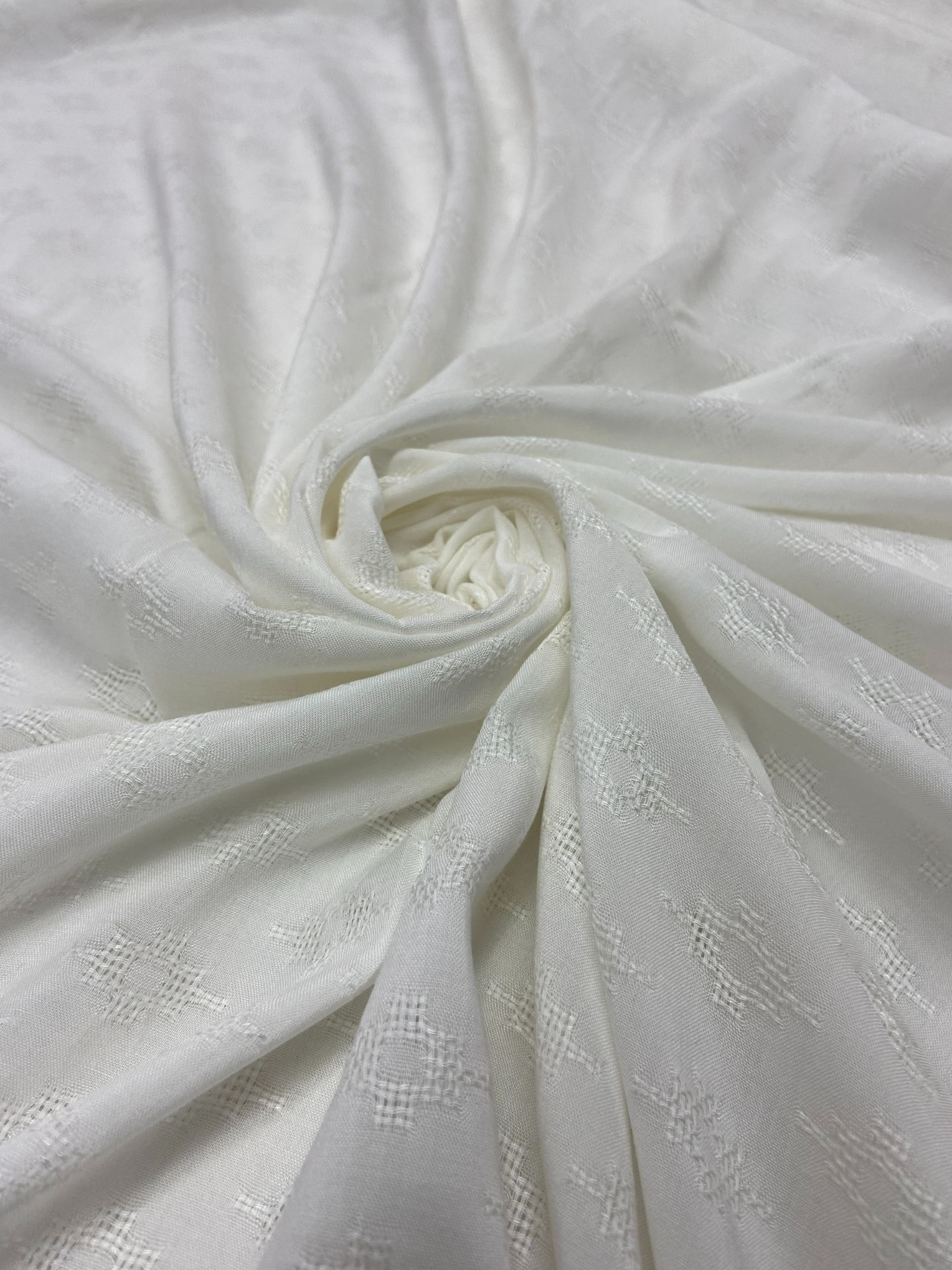 Vegan İtalyan Brokar Viskon Jakar Kumaş Off-White (col-2024-5002)