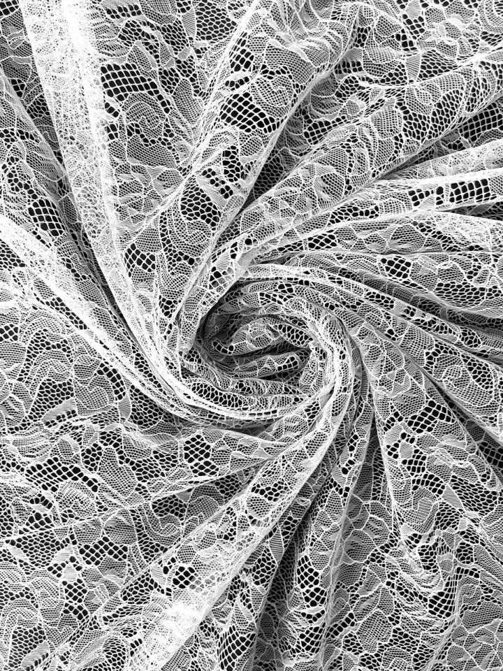 دانتيل فرنسي فاخر 1 متر قماش أوف وايت 2020-013